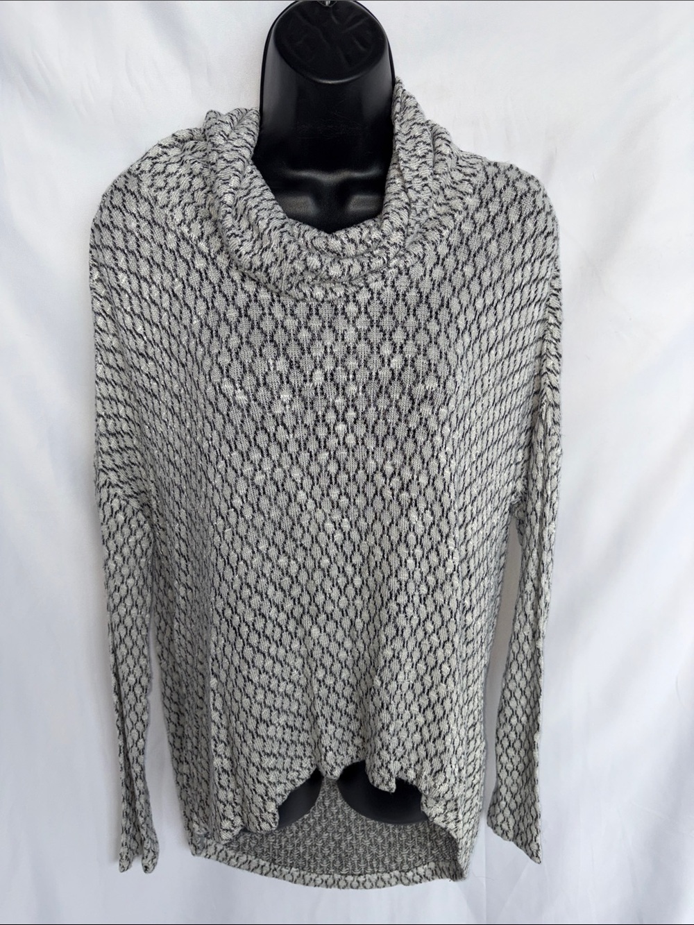 Akemi + Kin XS/S Sweater - Picture 2 of 8